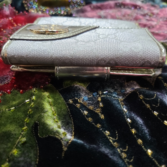 EUC Gucci Wallet - Picture 5 of 15